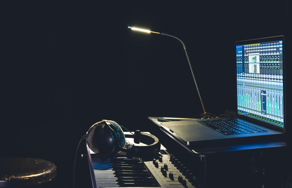 AI Mastering vs Manual Mastering: What’s Better?