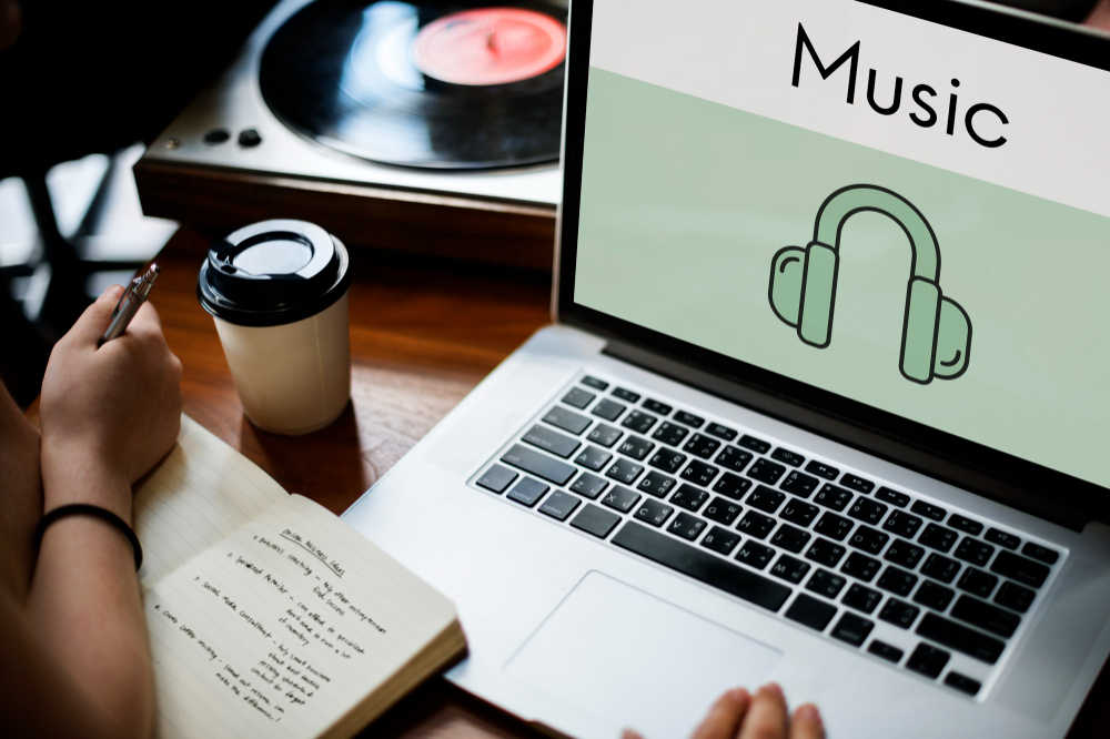 Music Platforms vs Traditional Labels: What Wins?